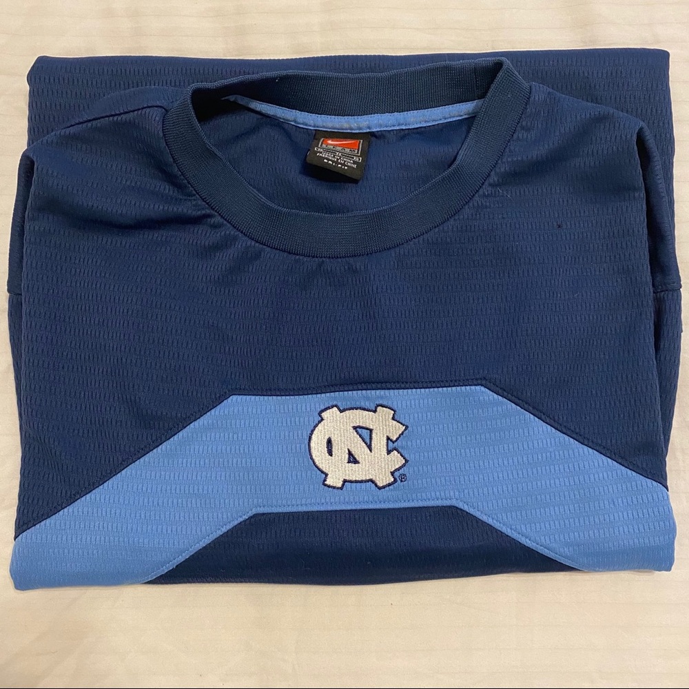 Nike Mens dri fit UNC Carolina Tarheels sweater